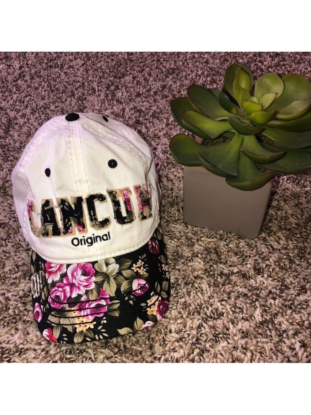 Robin Ruth Floral Cancun Women's Cap - White and Black